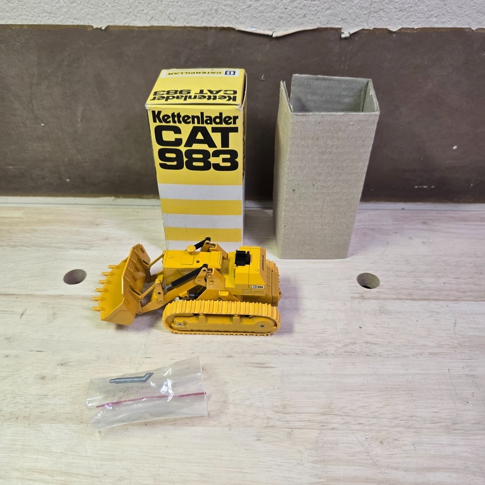 Vtg 1980s NIB NZG CAT 983 Track Type Loader #140 1:50 Diecast Model W German